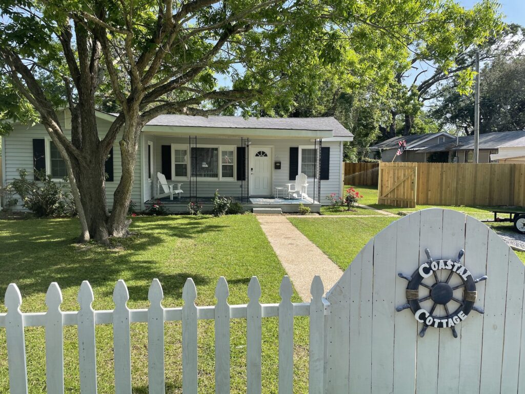 Coastal Cottage for Sale   Snowbird special