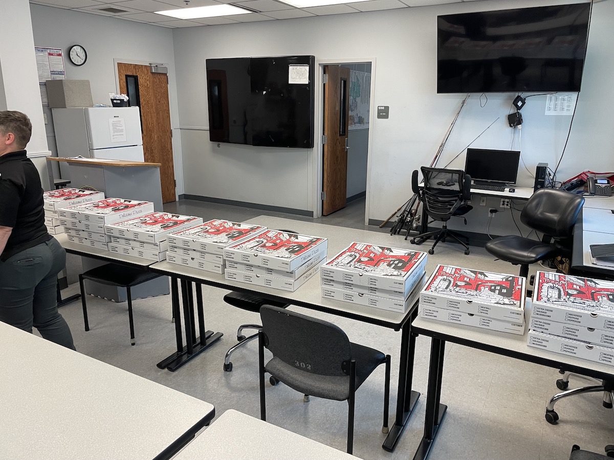 Pizza for Biloxi Police Department, gift from residents